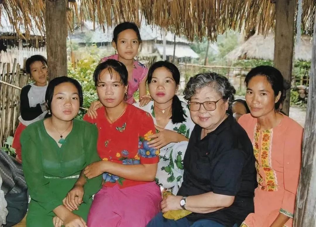 DƬ